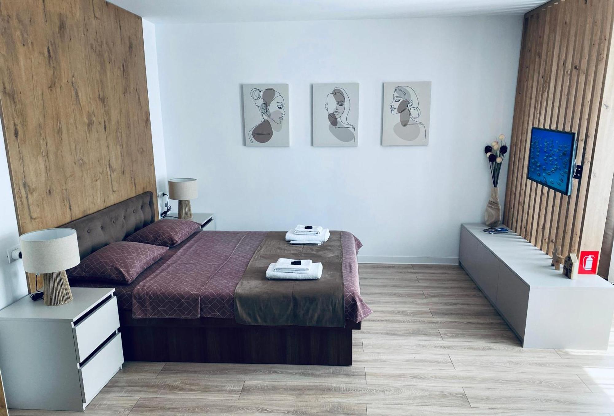 Central Luxury Apartment Iasi Bagian luar foto
